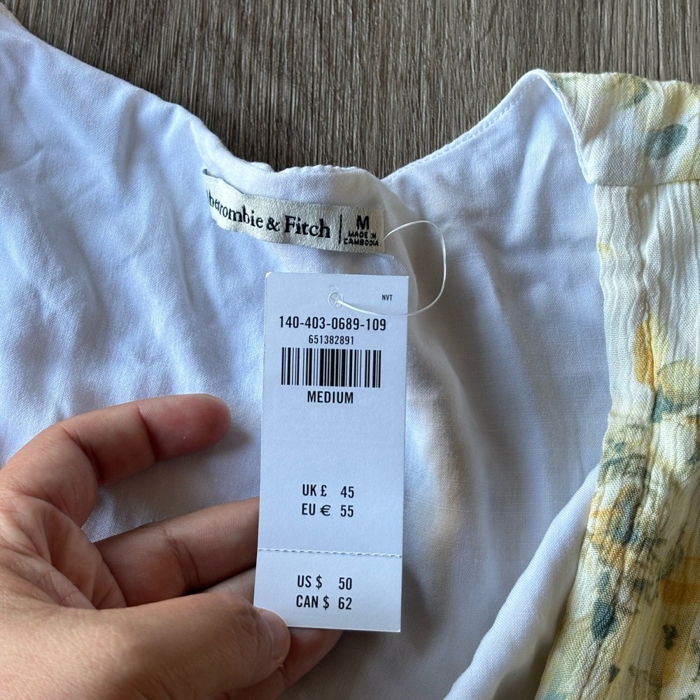 NWT Abercrombie & Fitch Knot-Front Flutter Sleeve Top - Picture 7 of 8